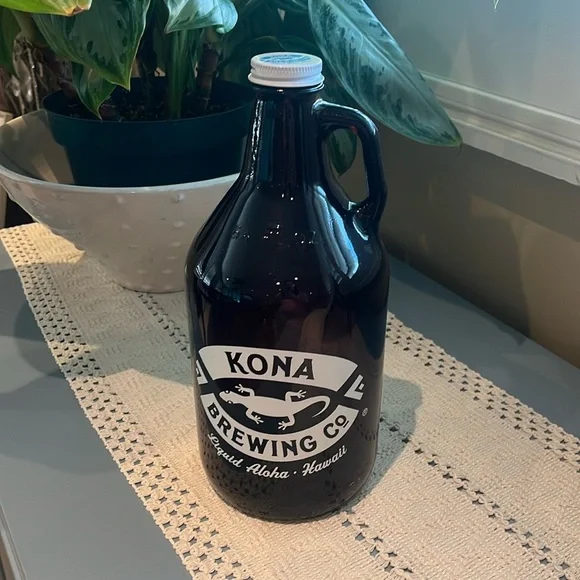Kona Brewery Growler Jug - 64 Ounces ‼️PRICE DROP‼️ - Picture 1 of 5